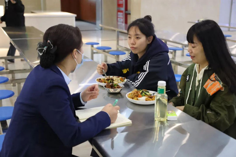 ��2��Ա�������ٷ���վ